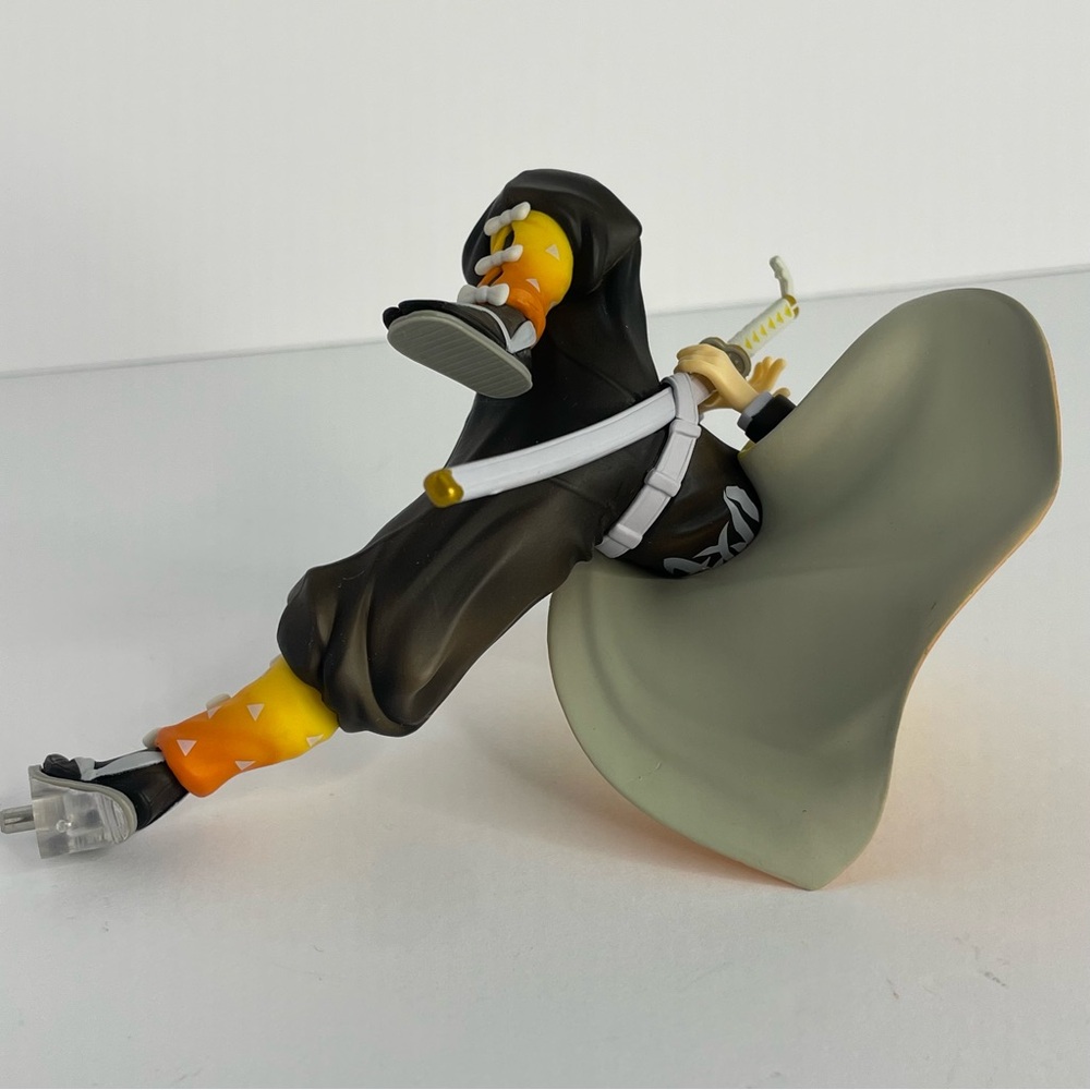 Demon Slayer Kimetsu no Yaiba: Zenitsu Agatsuma ConoFig Figure - Picture 11 of 16